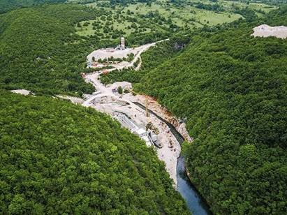 Hidrocentrali Medna in Bosnjë-Herzegovinë po ndërtohet nga kompania Austriako-Gjermane Kelag mbi lumin Sana - një nga gjashtë lumenjtë kryesorë për specien e rrezikuar, Salmonin e Danubit © Matic Oblak 