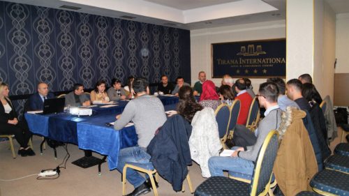Tryeza e diskutimit me temë “Efiçenca energjetike në qytetin e Tiranës” me përfaqësues të Bashkisë Tiranë, Këshillit Bashkiak, si dhe ekspertë të fushës. Foto: B.Guri/EcoAlbania
