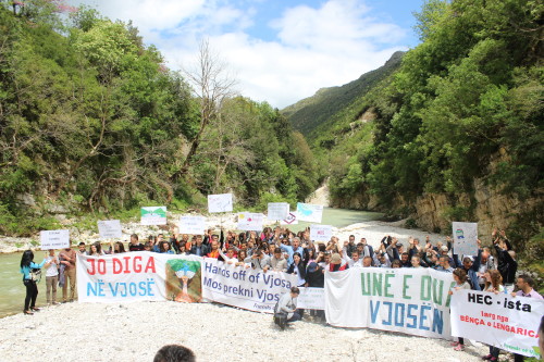 Gjatë protestës qytetare në lumin e Bënçës © E. Loçe